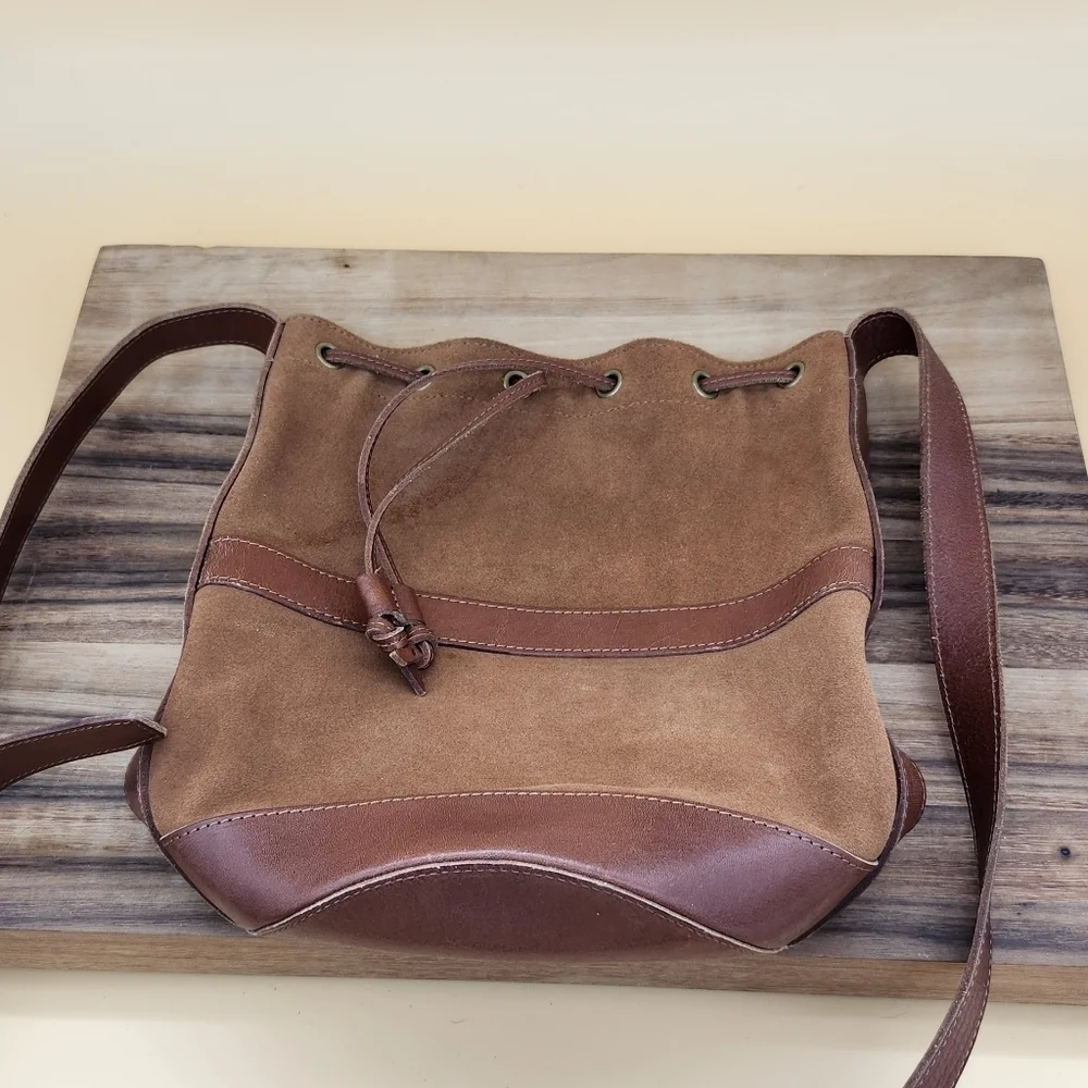 CLEARANCE! Lucky Brand 100% Real Leather Bucket Bag, Like New Condition - Picture 2 of 7